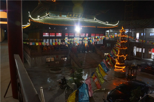 宝殿夜景